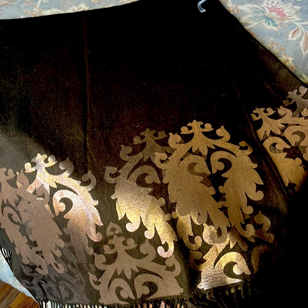 Chico’s new brown poncho, one size, 100% acrylic